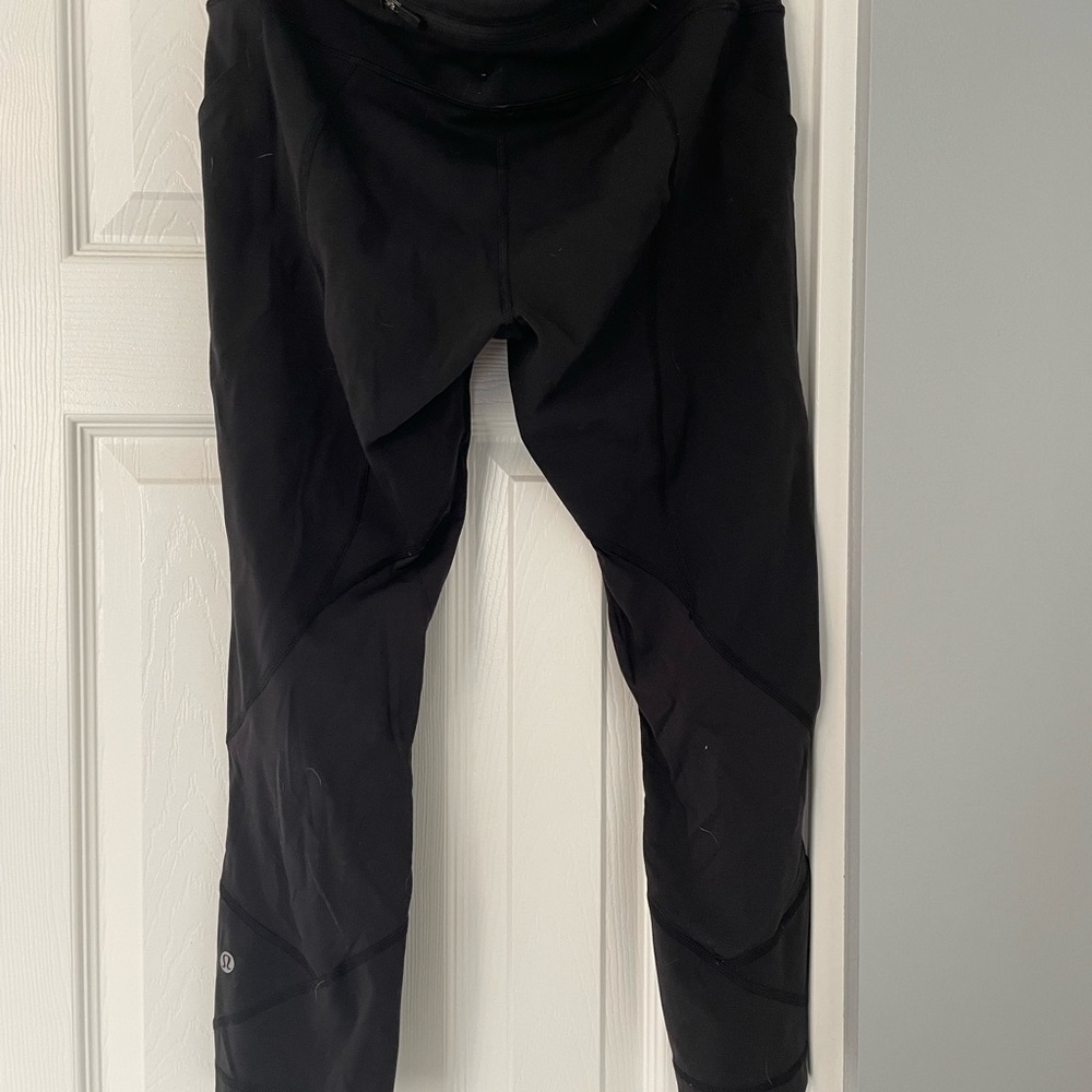 lululemon size 8 cropped black leggings with pockets